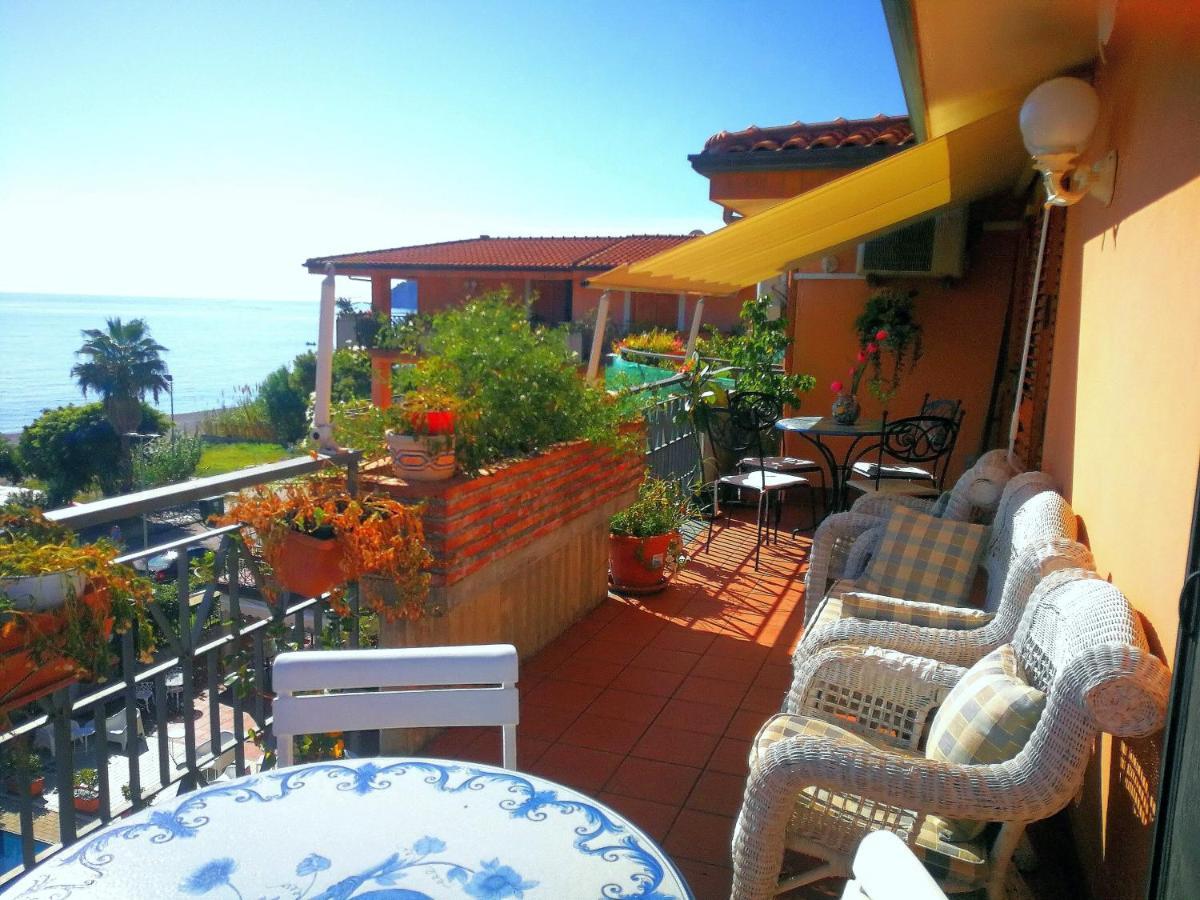 Taormina By The Sea Apartment Mazzeo Exterior photo